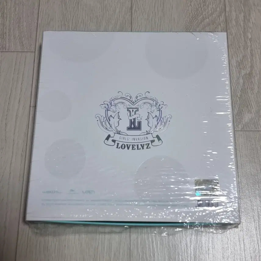 [BUNJANG] Lovelyz Lovelyz8 (1st Mini Album) Photobook / 미개봉)러블리즈- Lovelyz8 (미니 1집) 양도해요:) (재고1장)