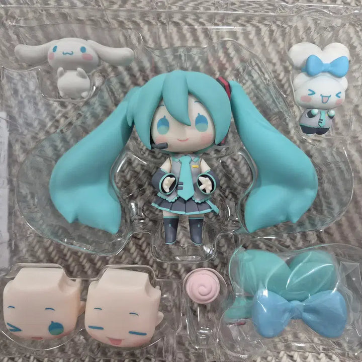 [BUNJANG] Cinnamoroll x Hatsune Miku Nendoroid / 시나모롤 미쿠 넨도로이드 팝니다.
