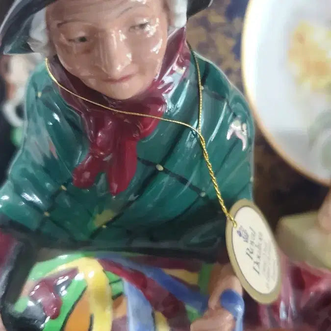 [BUNJANG] Royal Doulton Porcelain Figurine / 로얄덜튼 도자기 인형