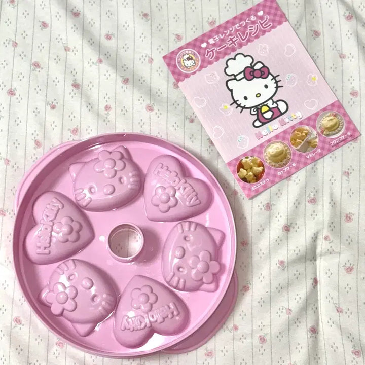 [BUNJANG] Vintage 2008 Hello Kitty Cookie Molds &amp; Recipe Book Set / 고전 헬로키티 2008 쿠키틀 &amp; 레시피