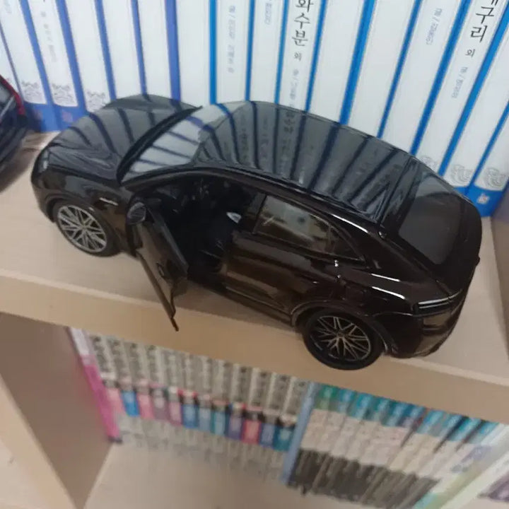 [BUNJANG] Porsche Macan Turbo Dark Brown 1:24 Diecast Model / 포르쉐마칸터보 다크브라운 1:24  다이캐스트