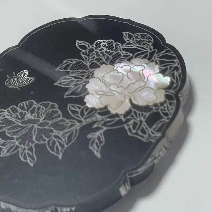 [BUNJANG] National Museum of Korea Mother-of-Pearl Lacquerware Magnet / 국립중앙박물관 나전칠기 마그넷