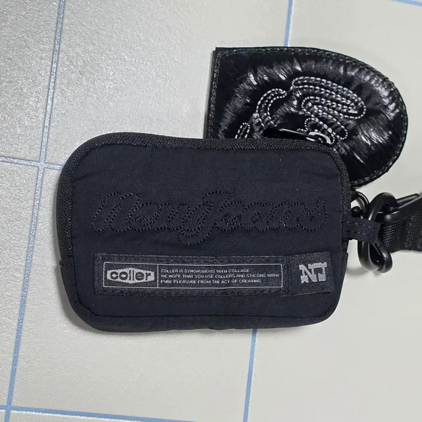 [BUNJANG] NewJeans x Collet Card Wallet Set with Collet Flower Padding Sticker Pack / 뉴진스 X 꼴레 카드지갑 세트 (+꼴레 플라워 패딩 스티콘 증정)