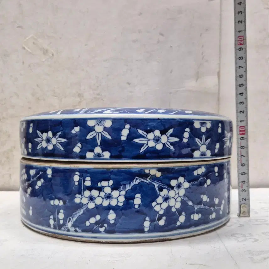 [BUNJANG] Qing Dynasty Kangxi Period Celadon Porcelain Plum Blossom Motif Covered Box / [대청강희년제] 청화 매화문 도자기 유개 합 (0455)