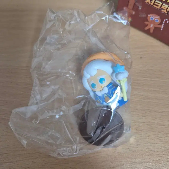 [BUNJANG] Cookie Run Kingdom Cream Cookie Standing Figure / 쿠키런 킹덤 랜덤 피규어 - 슈크림맛 쿠키