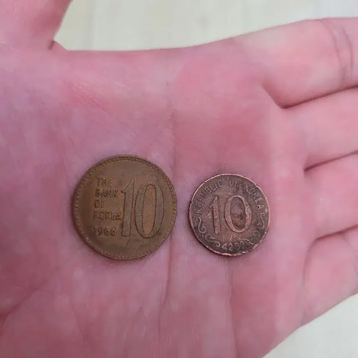 [BUNJANG] 1959 10 Won Coin &amp; 1966 10 Won Coin - First Year Issues / 최초년도 1959년 10환 최초년도1966년 / 10원.(수집용).