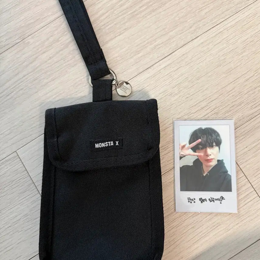 [BUNJANG] Monsta X Strap Pouch + Polaroid Photocard (Hyeongwon) Bundle Set / 몬스타엑스 스트랩 파우치 + 폴라로이드 포카(형원) 일괄