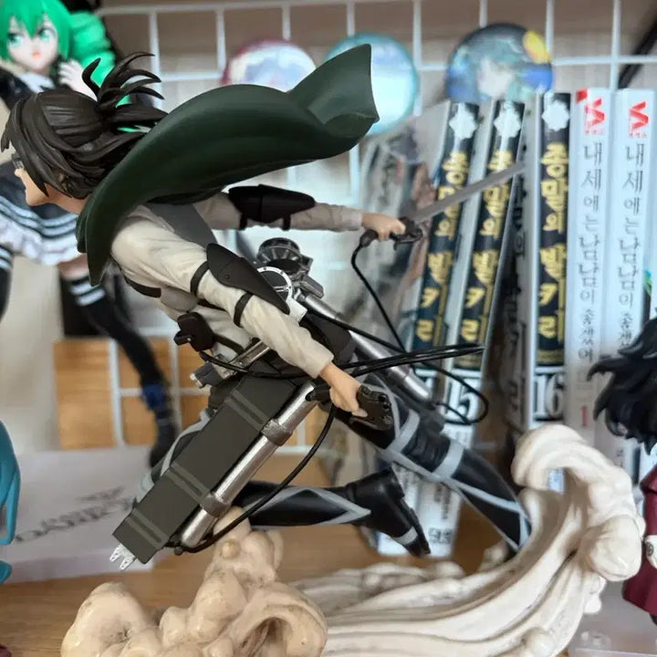 [BUNJANG] Attack on Titan Hange Zoe Figure Ichiban Kuji (Missing One Sword) / 진격의 거인 한지 피규어 제일복권 (한쪽 칼날 없음