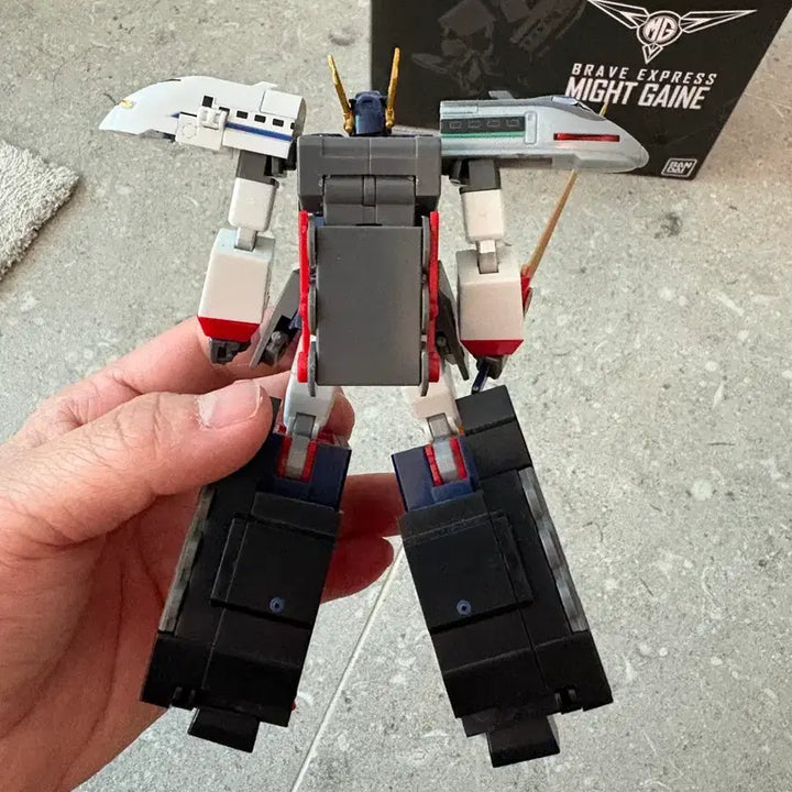 [BUNJANG] Bandai MG Might Gaine Plastic Model Figure / 반다이 MG 마이트가인 프라모델 피규어