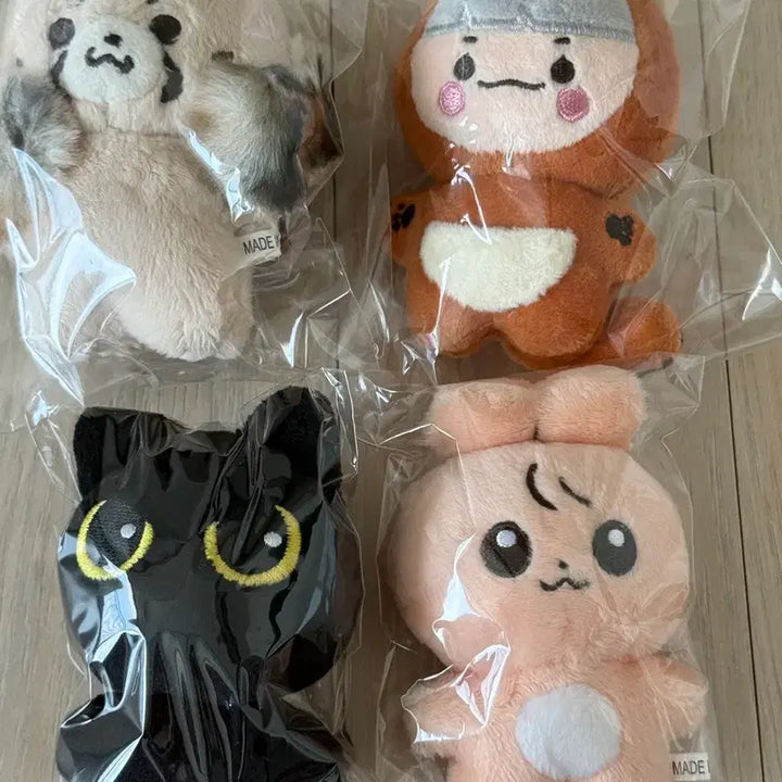 [BUNJANG] ATEEZ Hongjoong/Seonghwa Unofficial Goods Dolls Bundle Set / 에이티즈 홍중/성화 비공굿 인형 일괄