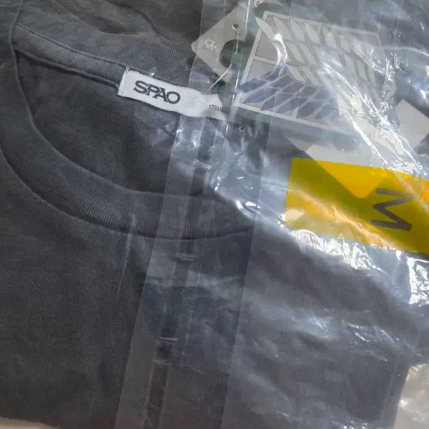 [BUNJANG] Attack on Titan SPAO Levi T-Shirt (M) / 진격의거인 스파오 리바이 M