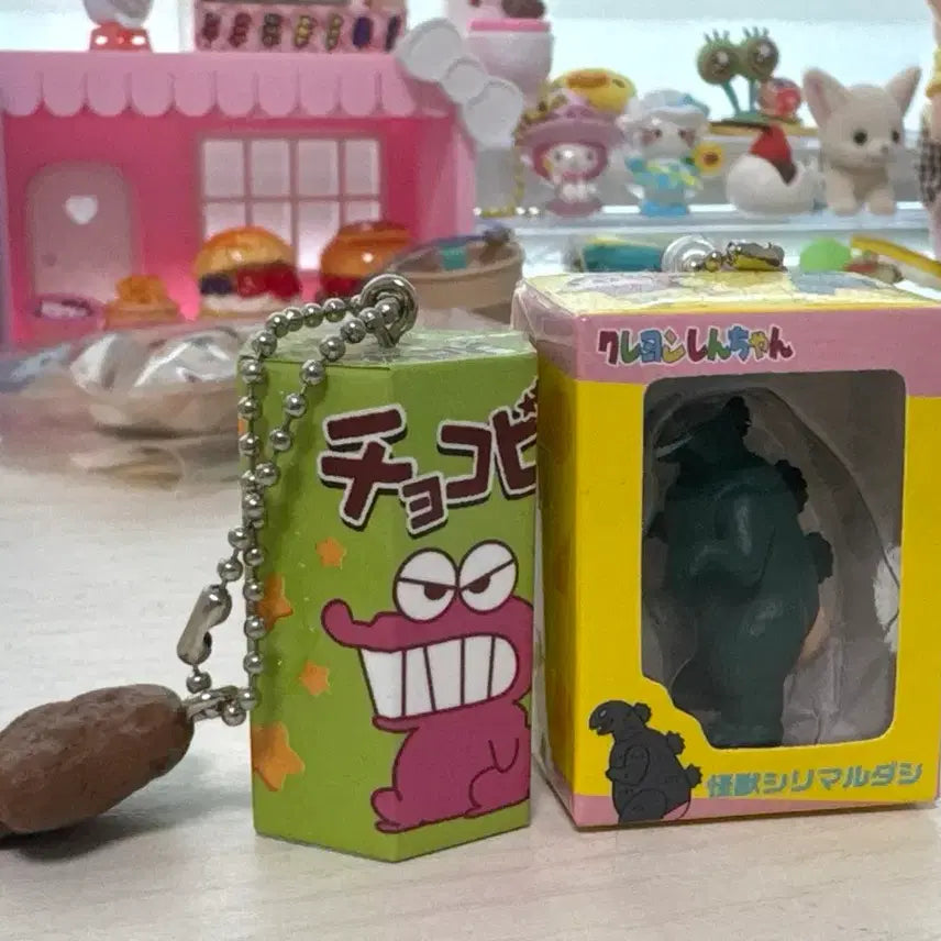 [BUNJANG] Crayon Shin-chan Kaiju Shirimanachi &amp; Chocobi Keychain Set / 크레용 신짱 괴수 시리마나치 키링, 초코비 키링