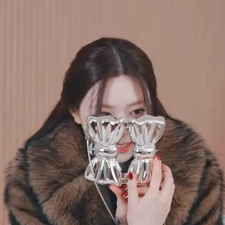 [BUNJANG] ITZY Yuna "Brightly Shining" Signed Message Acrylic Bag / 있지 유나 유난히빛이나 친필멘트 아크릴 가방
