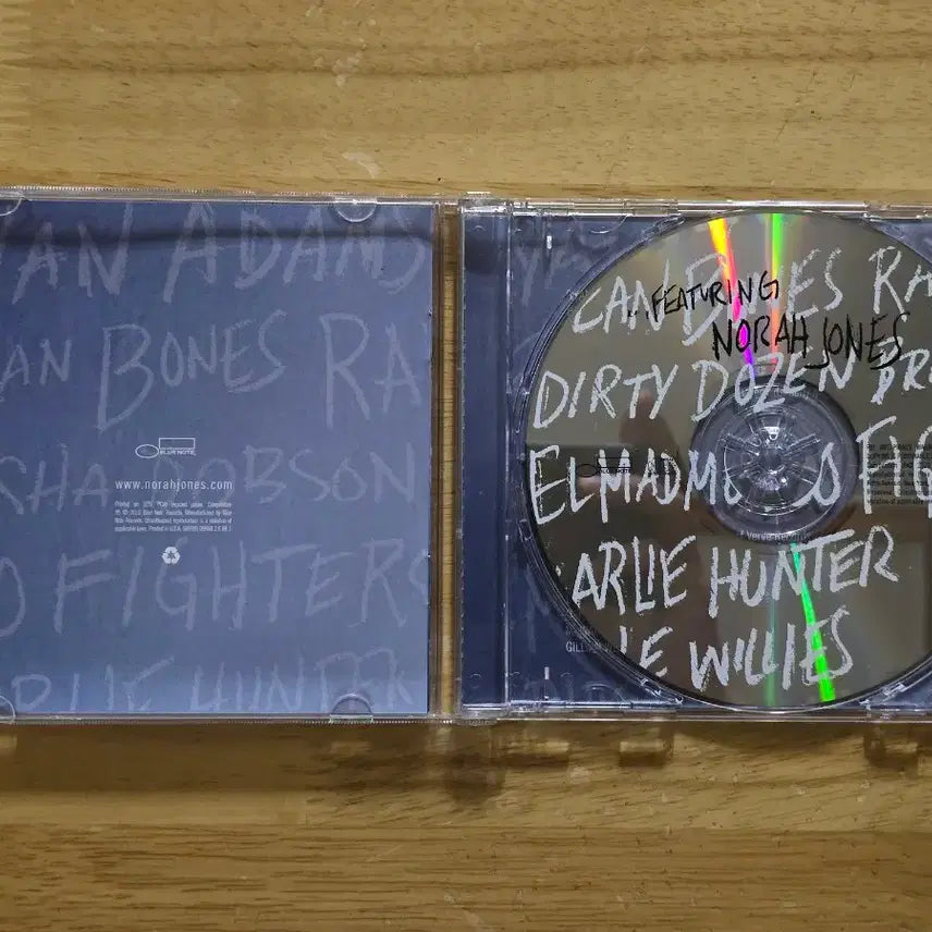 [BUNJANG] Norah Jones ...Featuring CD / CD 음반 Norah Jones 노라 존스 - ...Featuring 미국반
