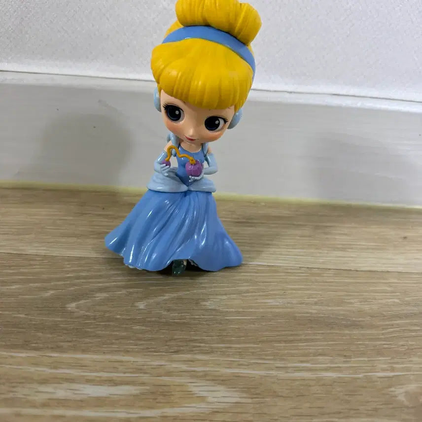 [BUNJANG] Disney Cinderella Q Posket Perfume Magic Light Ver. Figure / 박스X 큐포스켓 펄퓨매직 신데렐라 라이트 Ver.