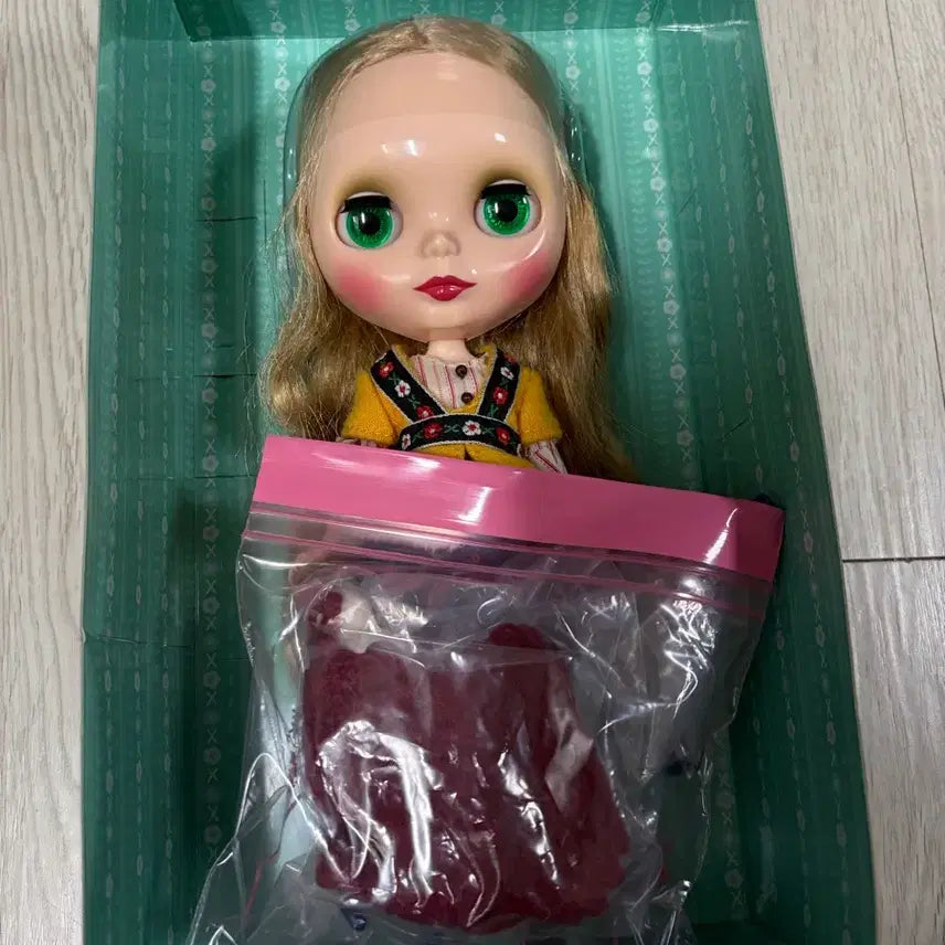 [BUNJANG] Blythe Wintery Allure Unsealed Doll / 브라이스 윈터리쉬 얼루어 개봉