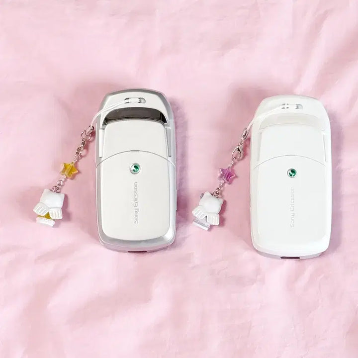 [BUNJANG] 2-Set Docomo Kittyphone Mockup Phone / [2set] 키티폰 도코모 갸루폰 목업폰 핸드폰 폴더폰 고전폰 목각폰