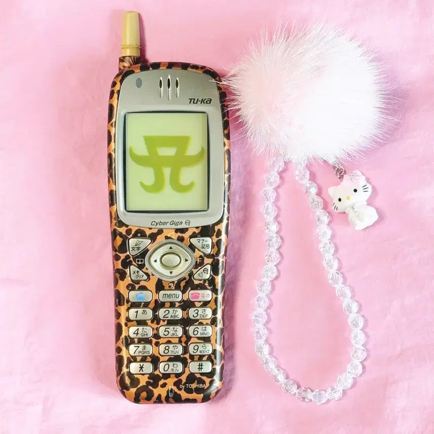 [BUNJANG] Docomo Kitty Phone Gya-ru Phone Mock-up Phone Pink Retro Folder Phone / 도코모 키티폰 갸루폰 목업폰 핸드폰 폴더폰 고전폰 핑크 모형폰