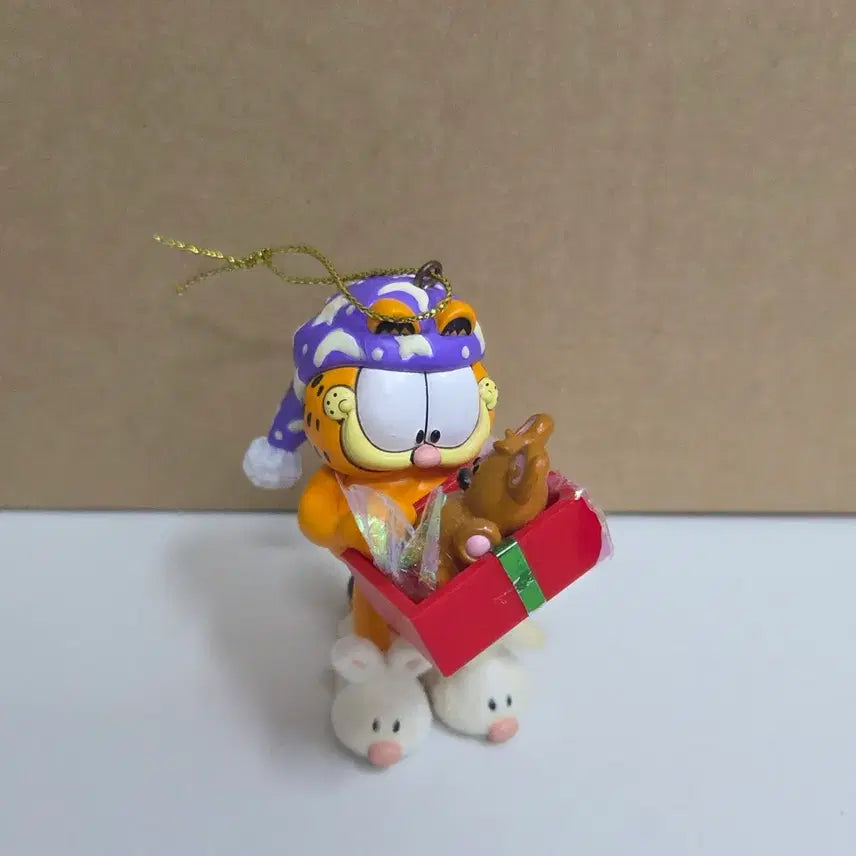 [BUNJANG] Garfield Rabbit Shoes Figure Ornament / 가필드 토끼 신발 피규어 오너먼트