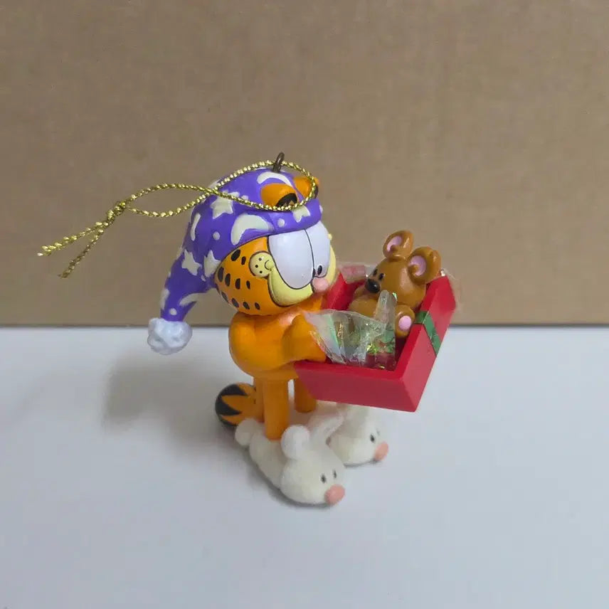 [BUNJANG] Garfield Rabbit Shoes Figure Ornament / 가필드 토끼 신발 피규어 오너먼트