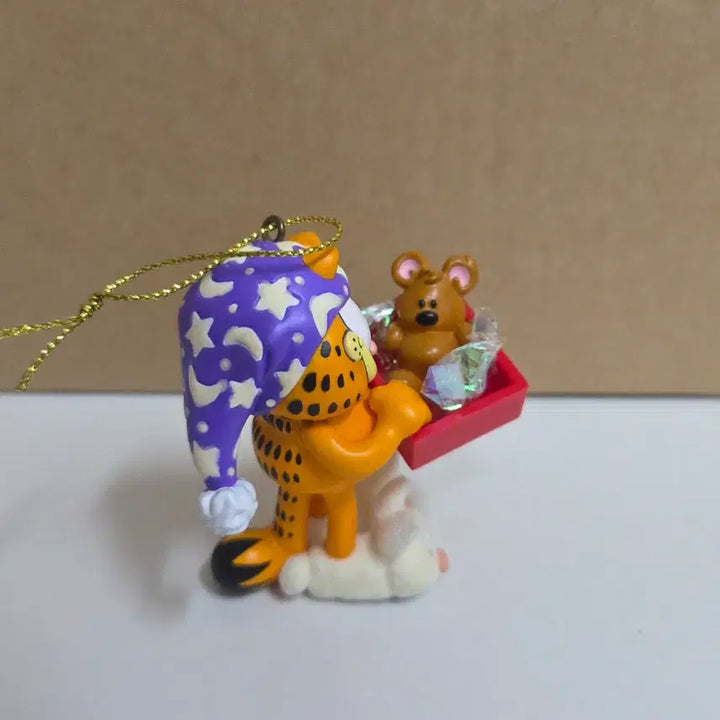 [BUNJANG] Garfield Rabbit Shoes Figure Ornament / 가필드 토끼 신발 피규어 오너먼트