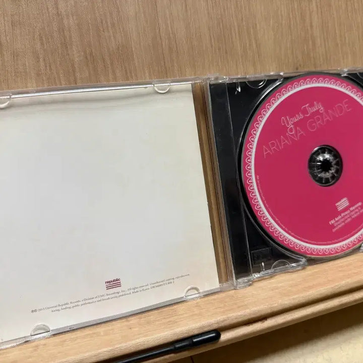 [BUNJANG] Ariana Grande Yours Truly Debut Album CD / 아리아나 그란데 데뷔(2013) - Yours truly / CD