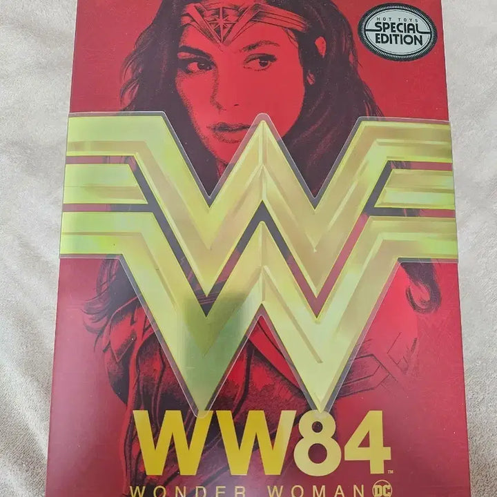 [BUNJANG] Hot Toys Wonder Woman WW84 Special Edition 1/6 Scale Figure with Additional Accessories / 핫토이 원더우먼 WW84 스페셜 에디션 1/6 + 추가 악세사리