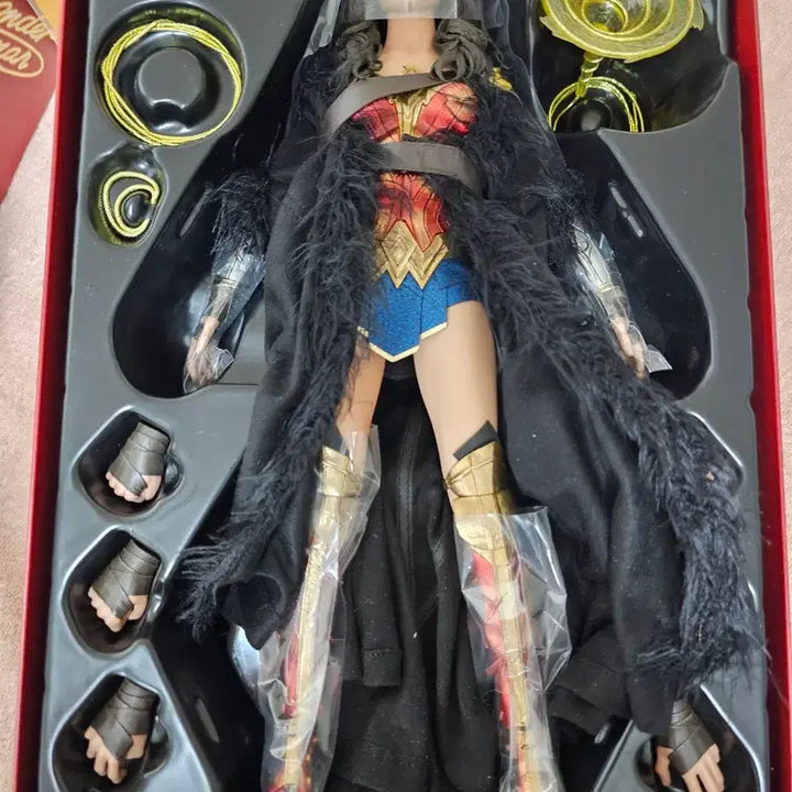 [BUNJANG] Hot Toys Wonder Woman WW84 Special Edition 1/6 Scale Figure with Additional Accessories / 핫토이 원더우먼 WW84 스페셜 에디션 1/6 + 추가 악세사리