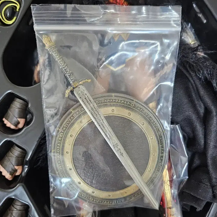 [BUNJANG] Hot Toys Wonder Woman WW84 Special Edition 1/6 Scale Figure with Additional Accessories / 핫토이 원더우먼 WW84 스페셜 에디션 1/6 + 추가 악세사리