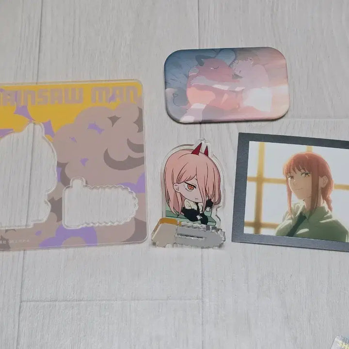 [BUNJANG] Chainsaw Man Acrylic Stand &amp; Can Badge Bundle Set / 체인소 맨 아크릴 스탠드 캔뱃지 굿즈 일괄