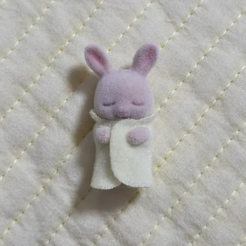 [BUNJANG] Sylvanian Families Baby Flower Garden Friends Secret &amp; Baby Bed Set / 실바니안 아기 꽃밭 친구 시크릿&amp;아기 침대 세트