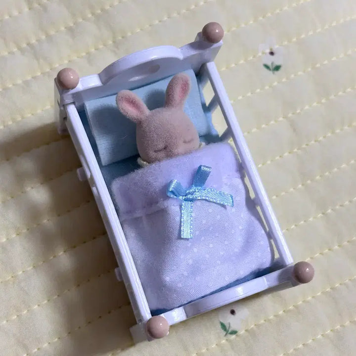 [BUNJANG] Sylvanian Families Baby Flower Garden Friends Secret &amp; Baby Bed Set / 실바니안 아기 꽃밭 친구 시크릿&amp;아기 침대 세트