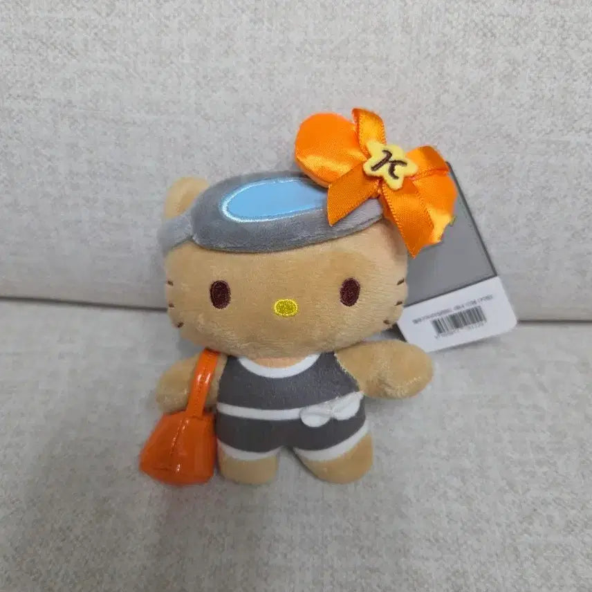 [BUNJANG] Sanrio Hello Kitty Jeju Haenyeo Doll Keychain / (새상품) 산리오 헬로키티 제주 해녀 인형 키링