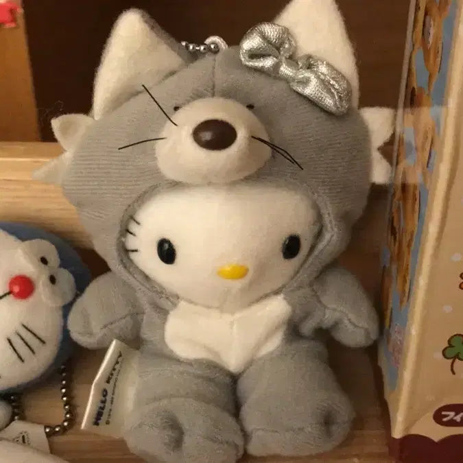 [BUNJANG] Rare 1979-1999 "Wolf Costume" Kitty Plush Charm / 레어! 일본 고전 1979 1999 늑대 코스튬 키티 똥사이즈 인형 키링