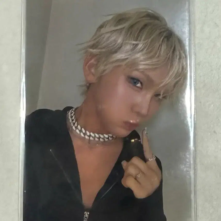 [BUNJANG] XLOV (X-LOVE) Hyun (Hyun) Serve In-Studio Photocard / 엑스러브 XLOV 현 HYUN SERVE 공방포카