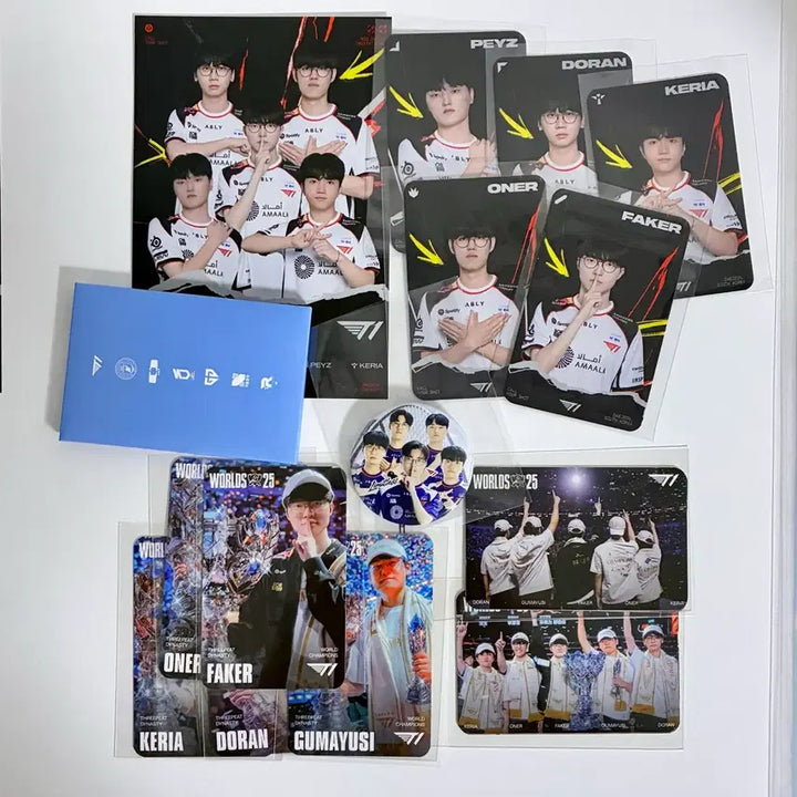 [BUNJANG] T1 Worlds 25 Photocard Set, Postcard, Can Badge, Soop Photocard / MSI T1 월즈25 포토카드 풀세트, 엽서, 캔뱃지 + 서비스 soop t1 포카 미개봉 4팩