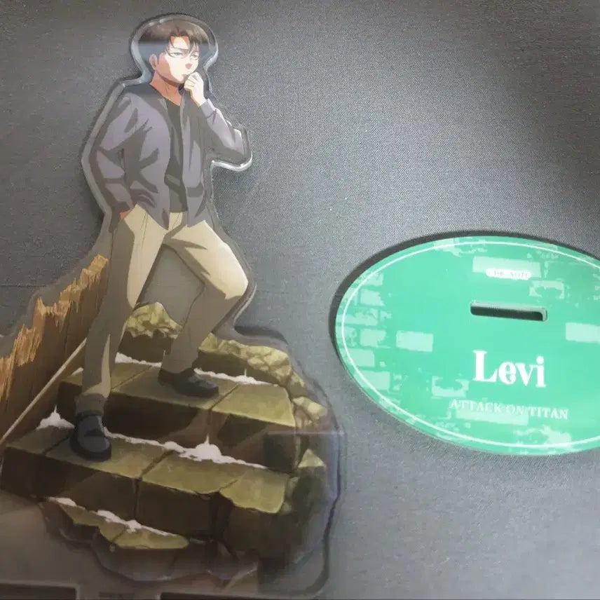 [BUNJANG] Attack on Titan Levi Acrylic Standee Bundle / 진격의 거인 진격거 리바이 아크릴 일괄 판매