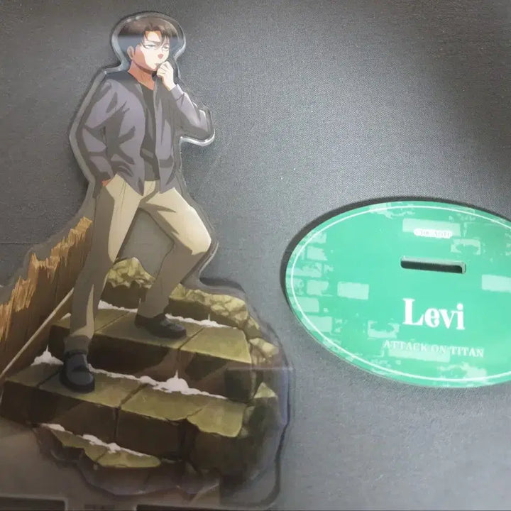 [BUNJANG] Attack on Titan Levi Acrylic Standee Bundle / 진격의 거인 진격거 리바이 아크릴 일괄 판매