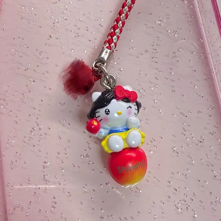 [BUNJANG] Sanrio Snow White Apple Hello Kitty Strap Keychain Classic Kitty / 신슈 백설공주 사과 헬로키티 키티스트랩 키링 고전 키티