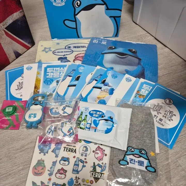 [BUNJANG] Doosik Sanghoe Limited Edition Box with Dookkibi Goods Set / 두껍상회 한정판 박스 두끼비굿즈세트포함