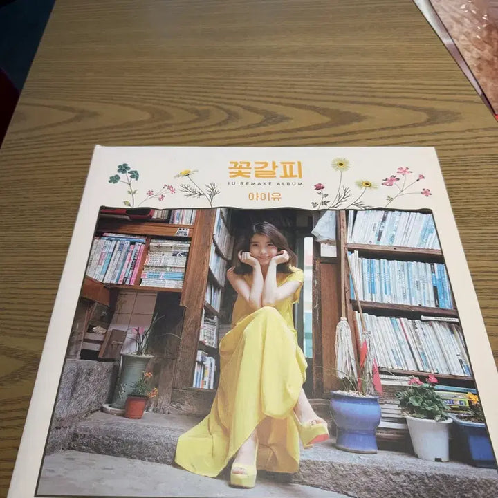 [BUNJANG] IU "Flower Bookmark" LP Album First Press (Loen Version) / 아이유 꽃갈피 LP 앨범 초판(로엔버젼)