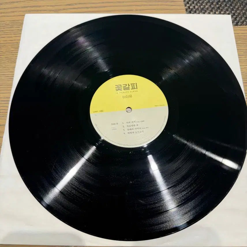 [BUNJANG] IU "Flower Bookmark" LP Album First Press (Loen Version) / 아이유 꽃갈피 LP 앨범 초판(로엔버젼)마지막가격조정