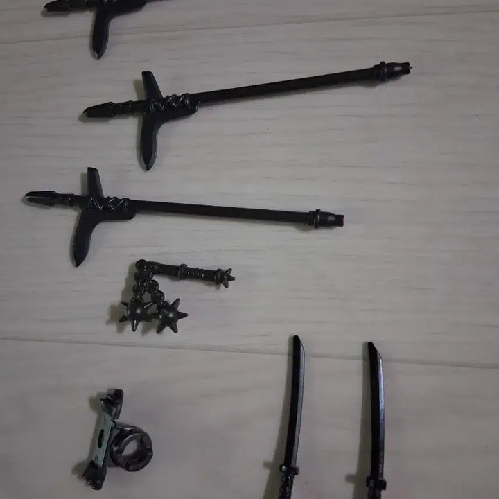 [BUNJANG] LEGO Weapons and Armor Bundle / 레고 무기 갑옷 일괄 판매합니다
