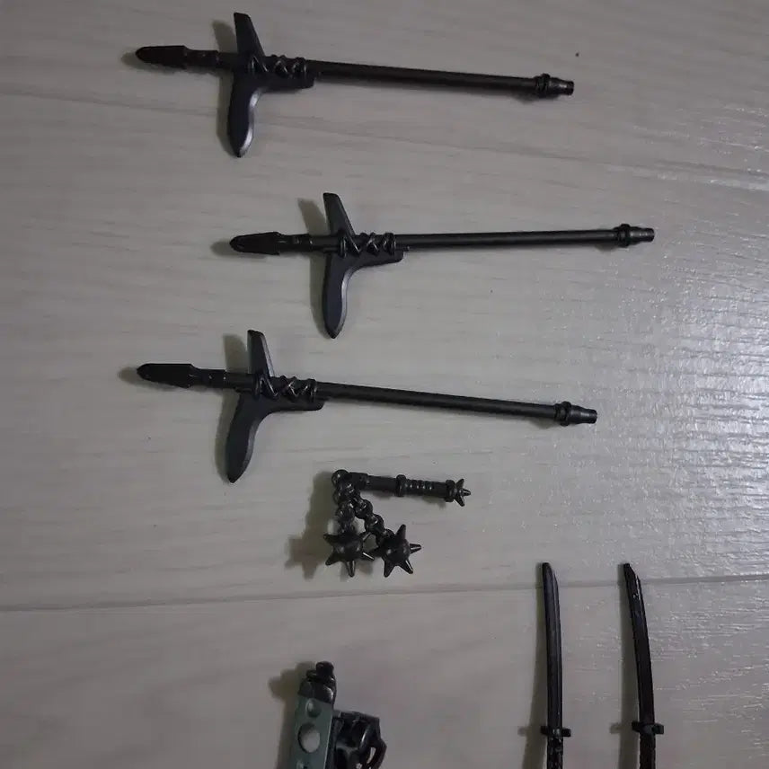 [BUNJANG] LEGO Weapons and Armor Bundle / 레고 무기 갑옷 일괄 판매합니다