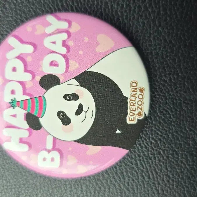 [BUNJANG] Everland IVBAO Birthday Badge / 에버랜드 아이바오 생일뱃지