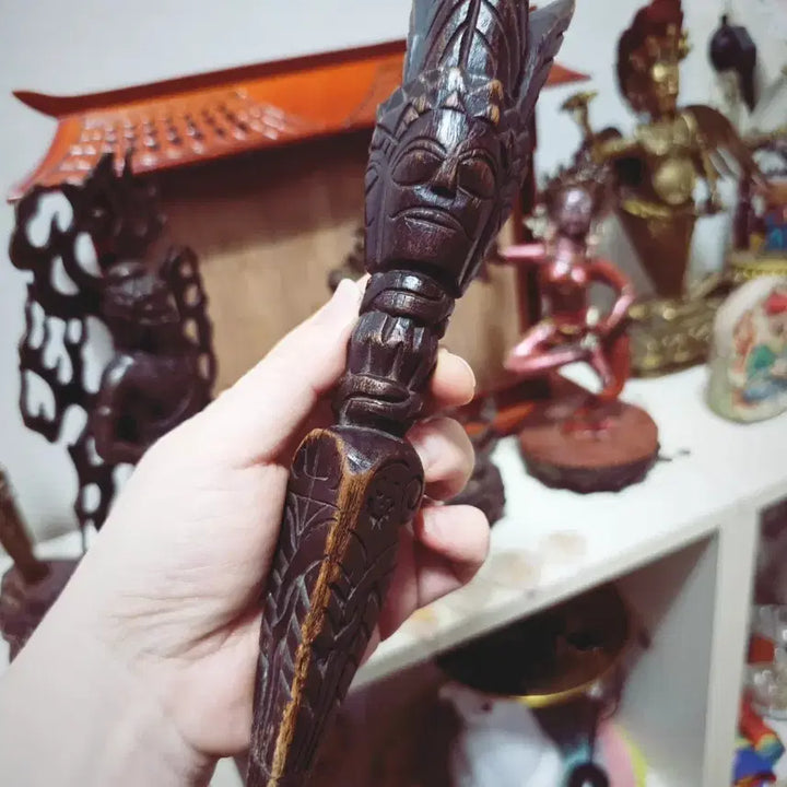 [BUNJANG] Tibetan Lama Hand-Carved Wooden Phurba with Wrathful Deity Face and Custom Stand / 라마승 수공 목제 푸르바 인면 정밀조각 전용 받침대 포함