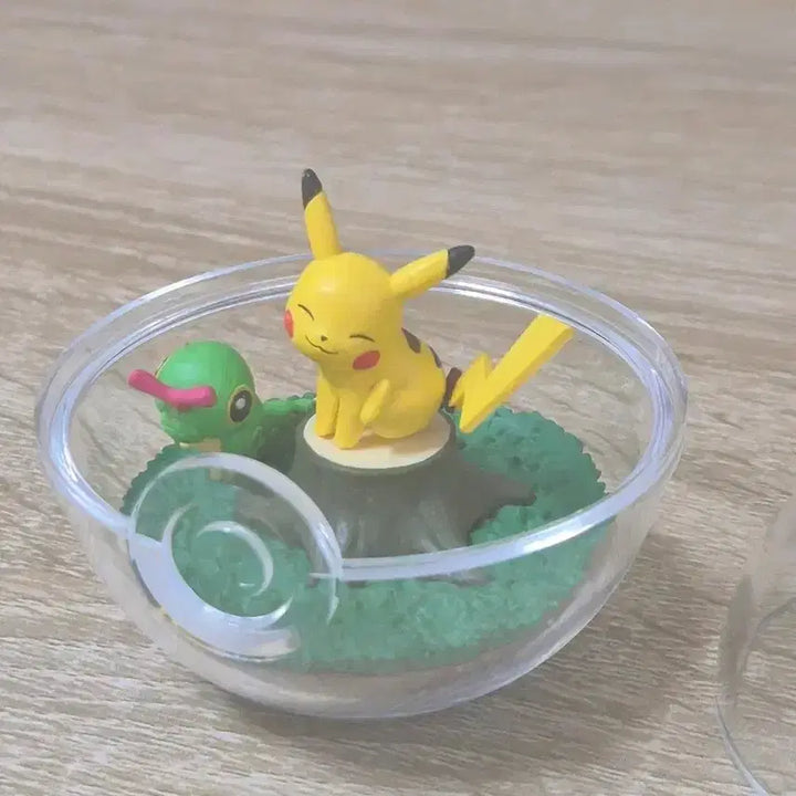 [BUNJANG] Pokemon Terrarium Pikachu &amp; Caterpie Set / 포켓몬 피규어 리멘트 테라리움 피카츄&amp;캐터피 세트