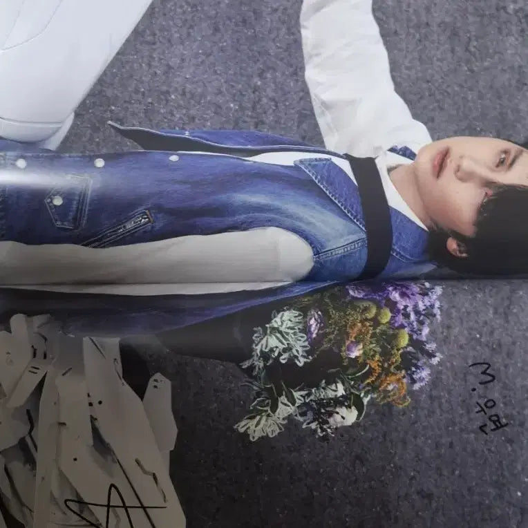 [BUNJANG] TXT Huening Kai Signed Poster / 투모로우바이투게더 휴닝카이 싸인 포스터