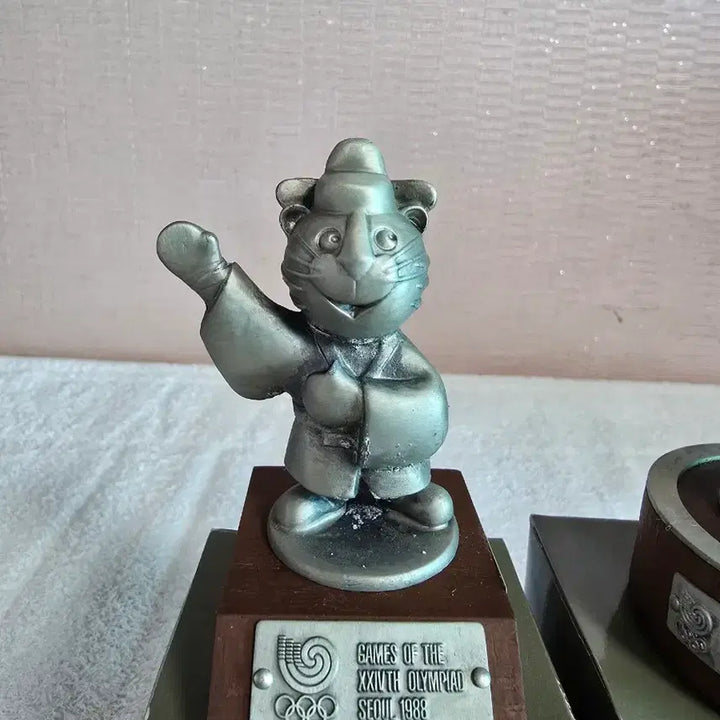 [BUNJANG] 1988 Seoul Olympics Hodori Pewter Figure Set (2 Pieces) / 1988 서울올림픽 마스코트 호돌이 주석 피규어 2개