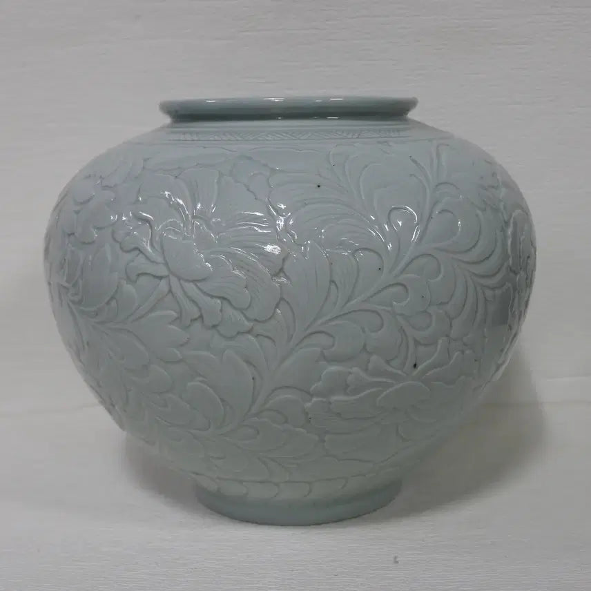 [BUNJANG] Hosan Andong-oh Peony Relief White Porcelain Vase / 도예 명장 1세대 도예가 호산 안동오 목단문 양각 백자